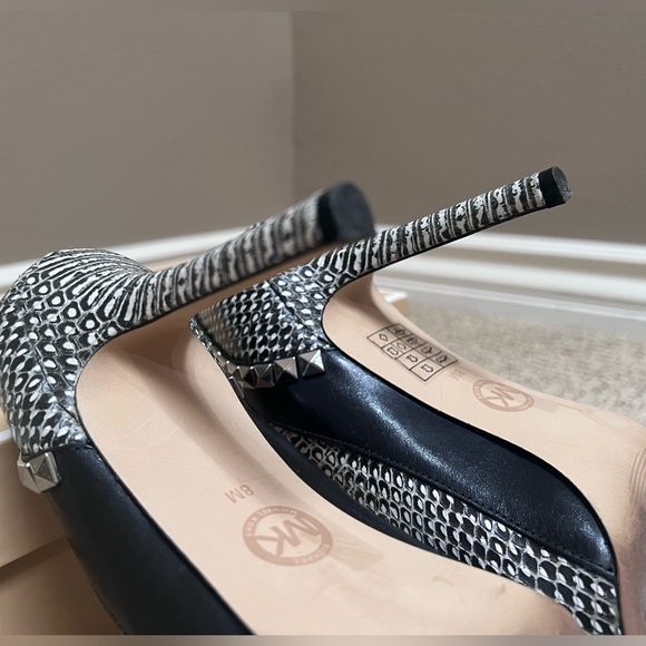 MICHAEL Michael Kors Ella Peep Toe w/Studs - Picture 6 of 12